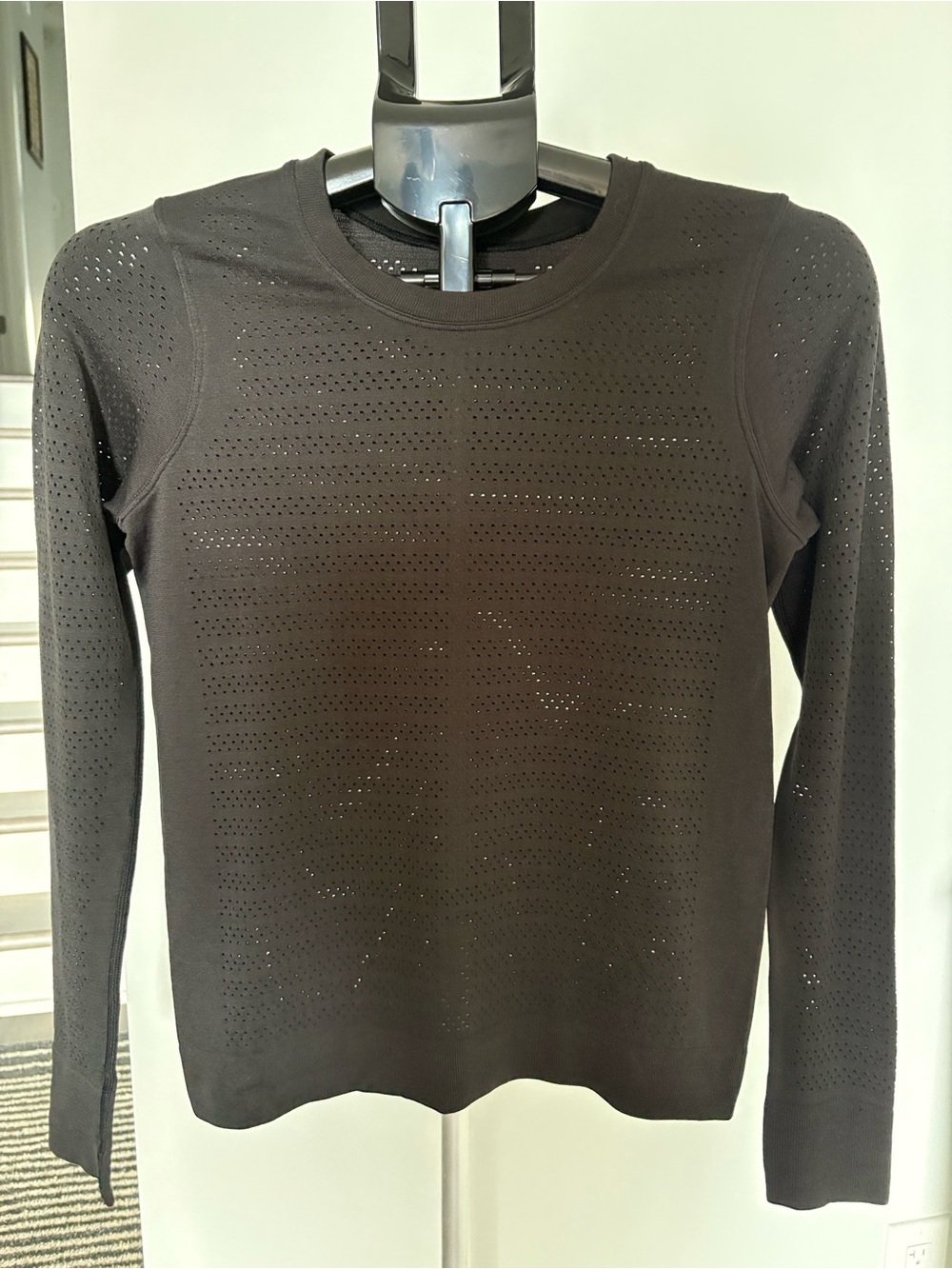 Lululemon Breeze By Long Sleeve ~ 6 ~ Black